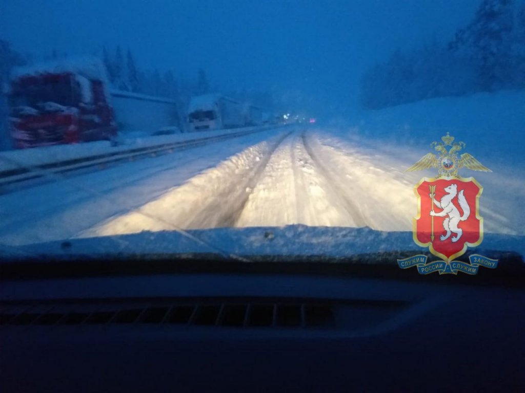Новый День: Уральские трассы замело. Высота снежного покрова превысила 10 см
