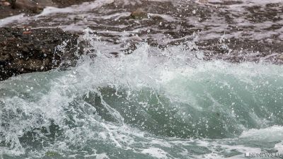 В Ялте запретили купаться из-за сильного шторма