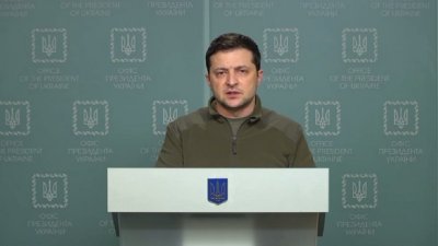 Зеленский подписал законы о продлении мобилизации и военного положения